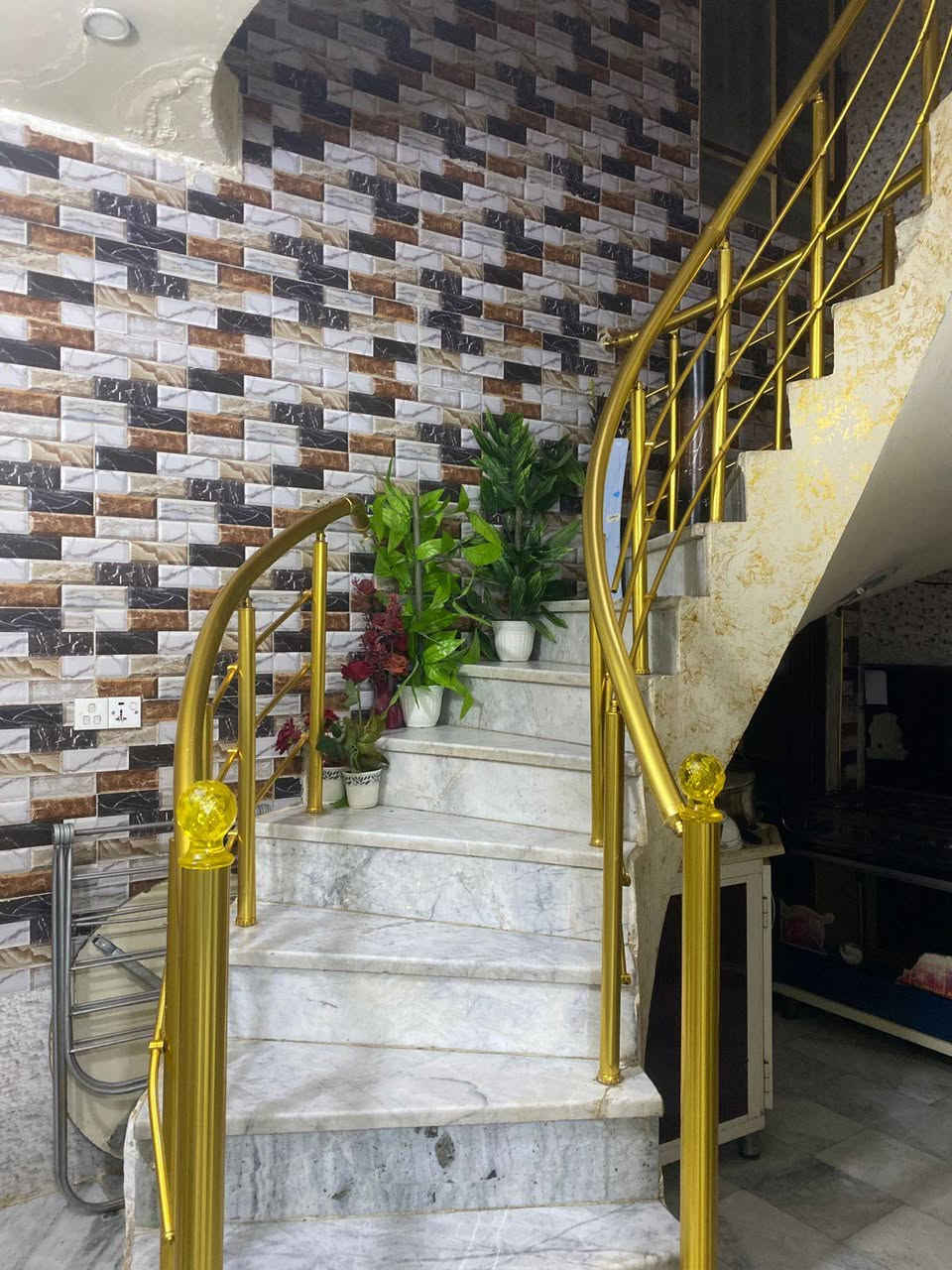 دار للبيع للبيع  مساحه ٨٥ متر الواجهه ٥ النزال ١٧ في منطقه شارع نسائم النخيل قرب الجنابي السعر 110 بيه مجال
للااستفسار ***********
