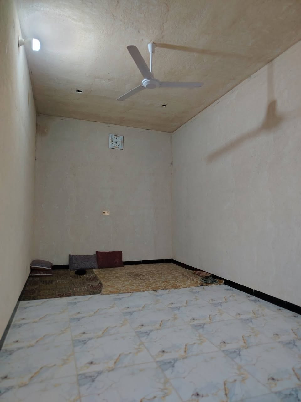 مشتمل للبيع حي ذويب الاول 
البيت نقصه لبخ خارج وبورك فقط، مجاري على البزل
***********
