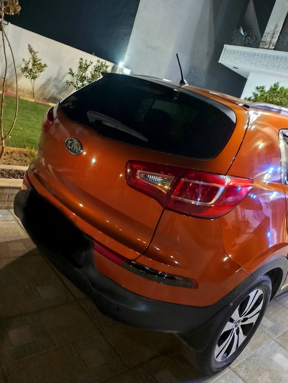 سلام عليكم اخواني سياره للبيع نوع كيا سبورتج 2011 لون مشمشي بدون ضرر وبدون صبغ محرك  شرط كهربائيه كلها شغاله شرط رقم انكليزي اربيل هزه جديد غرامات صفر شرعيها موجود سعر 135$ وبيه مجال عنواني موصل زيونه مقابيل حي الفلاح الايسر رقمي للتواصل ***********
