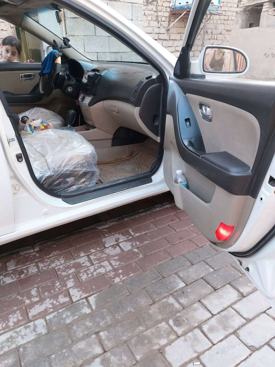 السلام عليكم
افانتي موديل 2009 خليجي كفاله عامه عده شبر صبغ بالجاملغ الامامي كما موضح بالصوره. مواصفات فول
فتحه
تحكمات استيرن جهتين
تبيرد بيانو
ABS
 كشنات جلد هيتر
شاشه دواره
تحكم اناره
اناره بالابواب
سياره على وضع الشركه
منظومه تبريد كامله. جديده +فريز تدفئه
تخم تاير قبل اسبوع. شديته
صدر باتري منظومه بانزين كله جديد
السعر 118 وبيها مجال بسيط
استفسار اكثر الاتصال بالرقم. ***********
