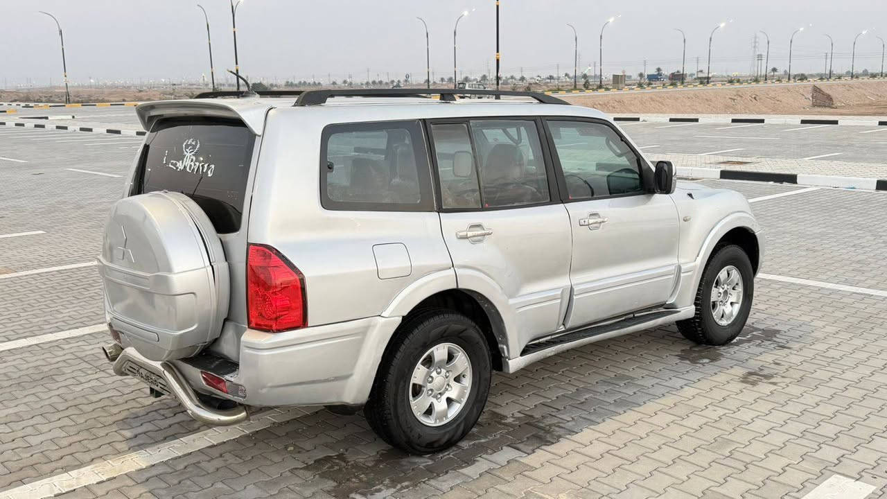 للبيع سيارة باجيرو موديل 2003 كفاله عامه رقم بغداد دولي جديد سياره كفاله من الضربه و الكص و النقل و العيب و لمكينه و لكير فيفيتي مكفولات حداده توب طخم تاير جديد سياره جديده و سعرها 73 ورقه  الشراي يتصل *********** مكان سياره بصرة زبير
