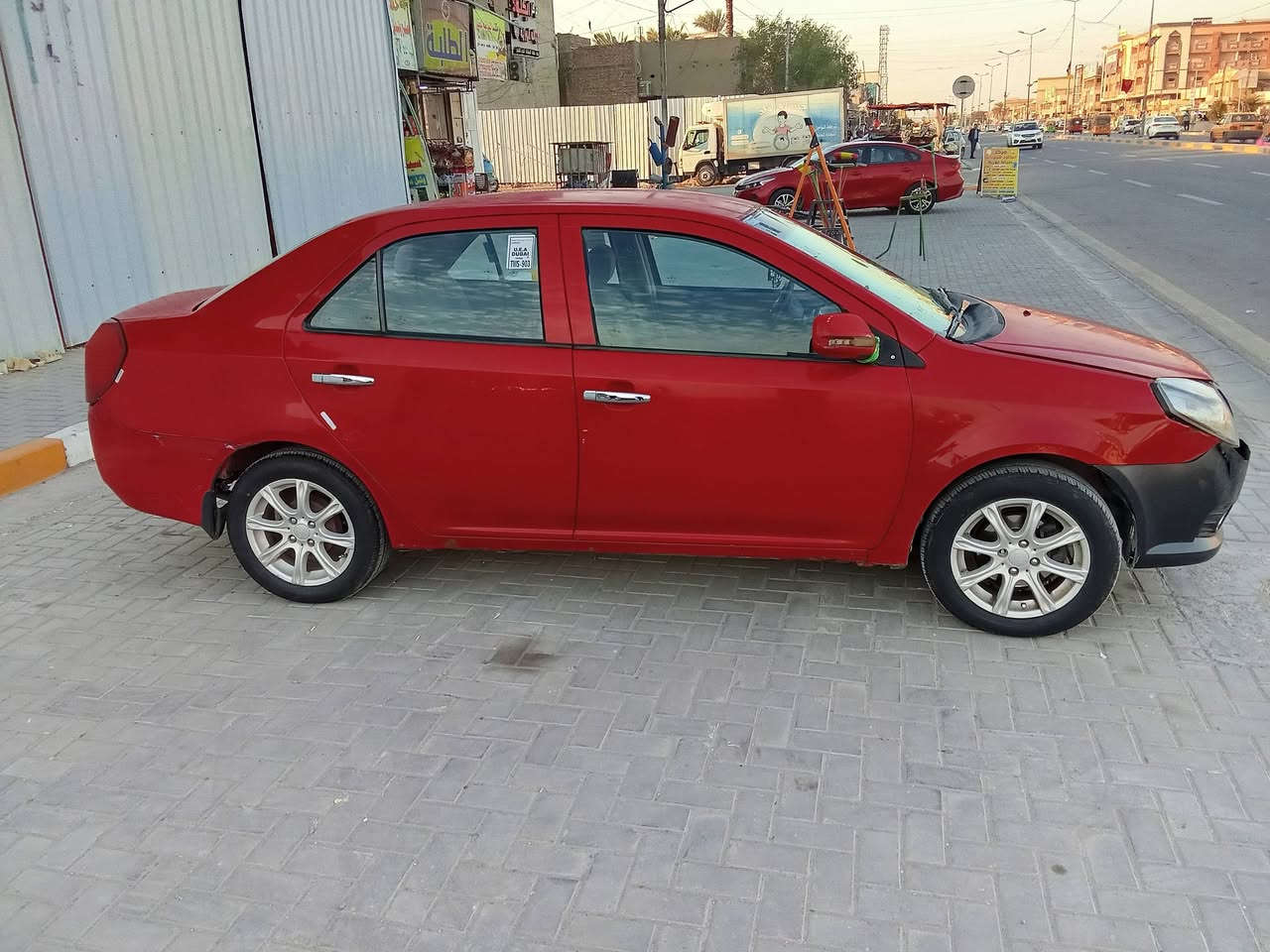 السلام عليكم
جيلي ام كي للبيع رقم بغداد انكليزي هزه جديده 
بيه طخه بل الجاملاغ الامامي مثل مااموضح بل الصوره
مكينه مكفوله صدر 70% اترايك وين ماكان
السعر 37 وبيه مجال
العنوان بغداد حي العامل 
رقم التلفون ***********
