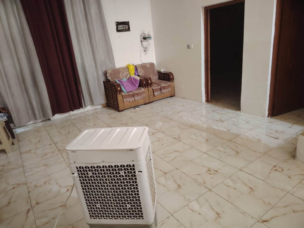 السلام عليكم
📌بيت للبيع بغداد المدائن بستان الجمعية 
خلف المدرسة مباشرةً ركن يبعد عن الشارع الرئيسي ٢٠٠ متر 
مساحة المنزل ٢١٠ متر طابو زراعي سند ٢٥ فتح بيان بأسم المشتري 
يحتوي على ٤ غرف نوم بالمساحة الجيدة 
وصالة كبيرة واستقبال ومطبخ كبير 
صحيات جيدة وانتو بكرامة 🤍
السعر مناسب 

للاستفسار اكثر.  ***********
