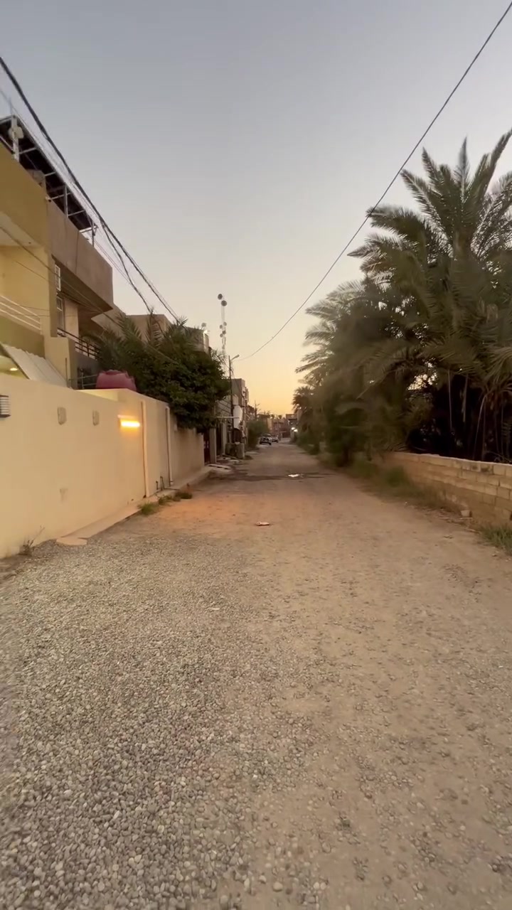 السلام عليكم.
***********

بيت للبيع.  مع الأثاث. طابقين 5 غرف اسويت

للبيع بيت ف (بغداد الراشدية مركز الناحية فرع مدرسة الأحنف مساحة 200 م واجه 12 م

طابو زراعي سند 25

واجه 12 م فية  (5 غرف نوم     نظام اسويت    )

استقبال 8X4 صاله كبيرة مطبخ حار بارد     تفاصيل اكثر  الاتصال عل الرقم

***********
