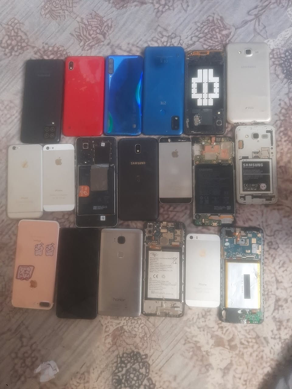 السلام عليكم 18جهاز وشاشة ١ للبيع شلع بيهن شاشات وبيهن مدري شنو المهم شلع 150  قفل ***********
