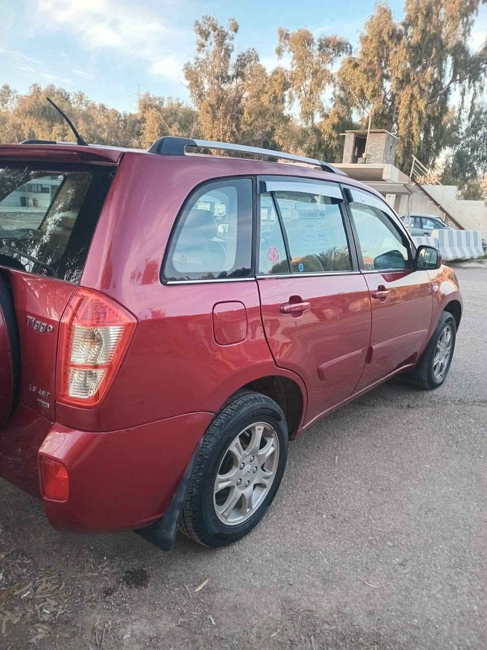 السلام عليكم ***********
تيكو 2013 رقم ديالى  الماني مشروع وطني تحويل ثاني يوم 
كير محرك مكفولات 
حداديه جديده 
تخم تاير جديد 
تبريد تدفئه شغالات 
مكفوله من الضربه و التبديل و الصبغ سعرها 65$بيها مجال مكاني ديالى قضاء المقداديه
