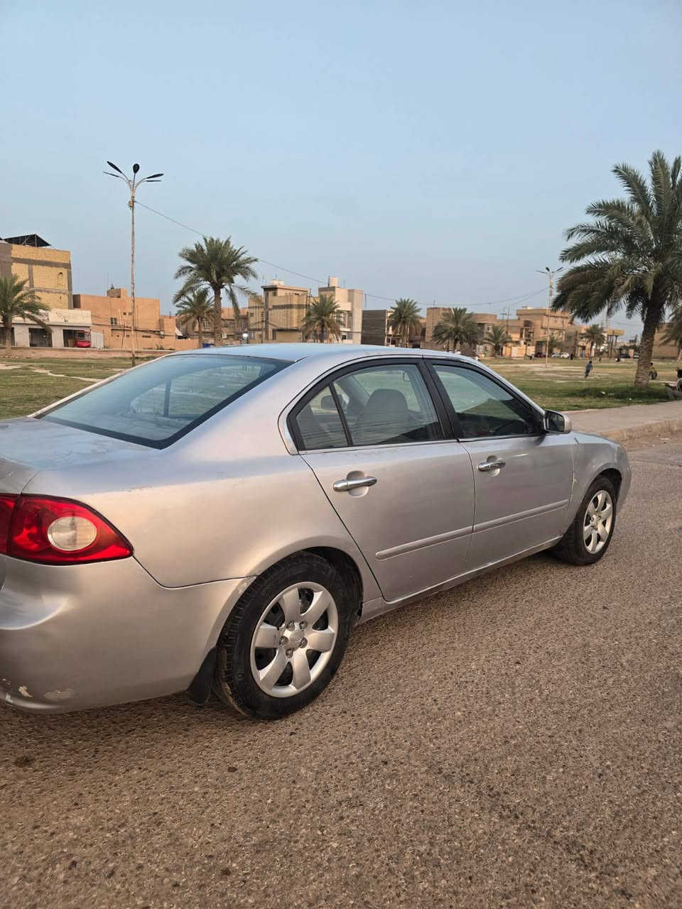 السلام عليكم 
اوبتما 2006 
مكينة 2400
رقم بابل بأسمي 
هزه جديدة 

صبغ حزام وضربة بالجاملغ الخلفي 

مكينة وكير وتبريد بحالة جيدة 
السعر 78 وبيها مجال بسيط

بيع او مراوس بأحدث 
مكاني كربلاء حي النصر 

موبايل /***********
