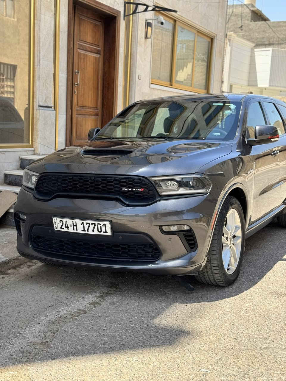 دورنكو ار تي ٢٠٢١ للبيع فقط
السلام عليكم، التفاصيل كاملة مذكورة للجميع والنقوصات محسوبة بالسعر 
دوج دورنكو ار تي ٢٠٢١ 
محرك ٨ سلندر ٥٧٠٠ گير ٨ سرعات  
سبعة راكب كشنات جلد ومخمل تدفئة كشنات وستيرن 
والسايق ميموري وضعيتين ، 
فتحة سقف وشاشة جبيرة وشحن لاسلكي  
 ماشية ٨٥ الف كيلو متر 
السيارة نظيفة داخلة كلين تايتل 
هنا بالعراق حادثها تبديل باب خلف الصدر بدون ايرباك السيارة كل ايرباكاتها سليمة  
وبيها مكانات طخات بارد موضحة بالصور وطخة بخشم البنيد مامصلحة وهم موضحها  
السيارة نظيفة وحلوة ومابيها اي خلل 
نقصها اشارات اللدات الامامية عاطلة، والسلايد تبديل بلاستك ودبل امامي بي صوت خفيف 
مكانها النجف الاشرف 
السعر ٣٠٥ ورقة وبيها مجال  
صور الضربة والبارد قبل التصليح عالواتساب 
***********
