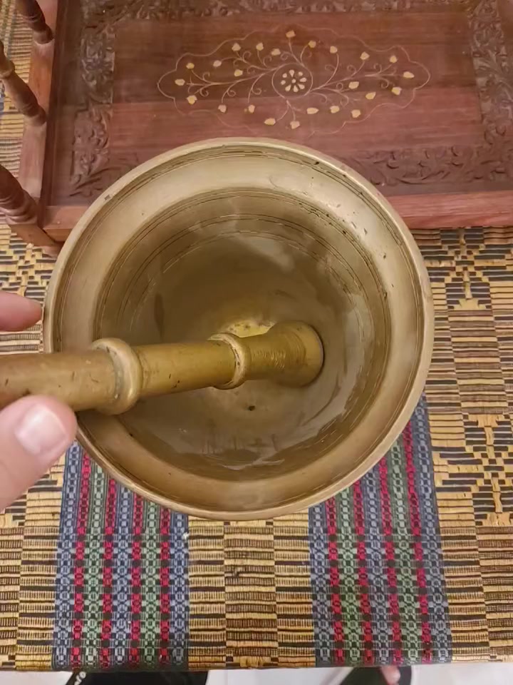 هاون بغدادي ارتفاع 18 نضيف بدون عيب السعر 100 الف نهائي يوجد توصيل ***********
