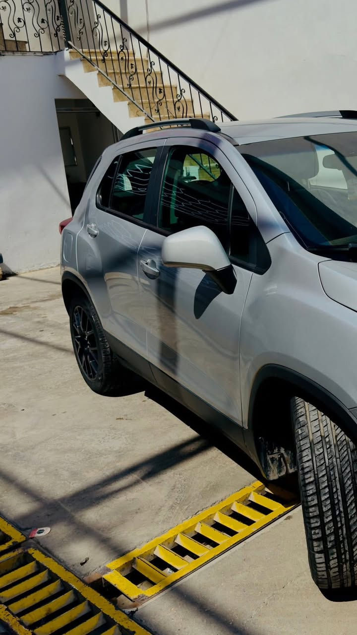 شوفر تراكس 2021 فول مواصفات
ماشية 35 الف ميل

مواصفات السيارة LT  ( السيارة بصمه ) 🔘

كار بلي ✅

نظام ABS✅

كراسي جلد✅

تحكمات ستيرن✅

تشغيل عن بعد✅

كشنات تدفئه تبريد✅

ويل الاسود العريض✅

سياره تحتوي على هوك ✅

حساس ضغط الهواء✅

اليدات بصمات✅

مدخل USB✅

سنويه جديدة✅

مكانها بغداد 

للاستفسار 

***********
