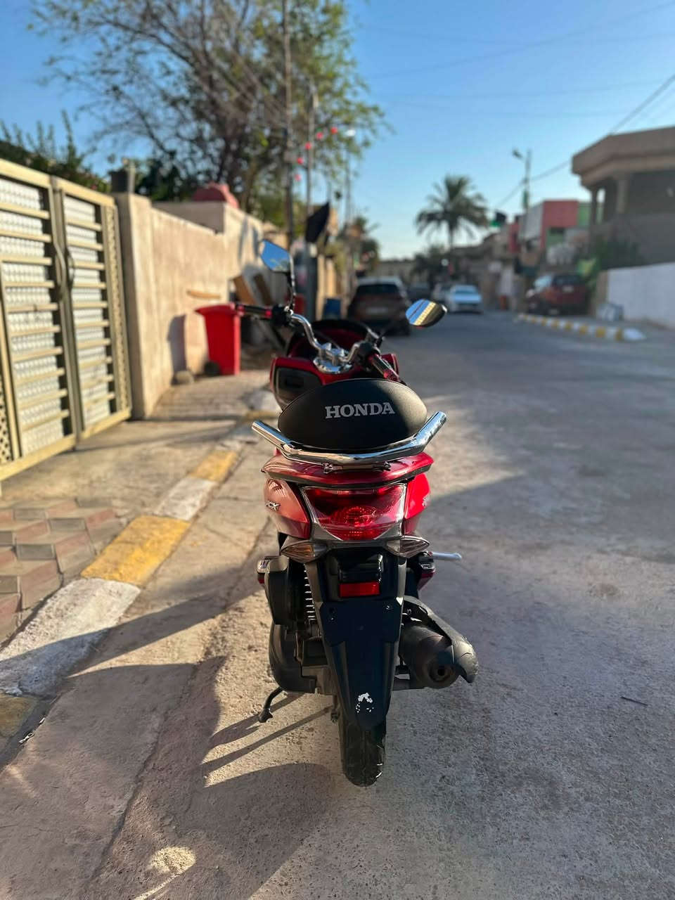 السلام عليكم دراجة (PSX)...(جيل الاول)
🛵للبيع  
دراجة شلعه معدل كهربائيات كلهه شغاله 
دراجة جديده  بلادية
أي نقص مابيهة
جيب فيتر وتعال افحص
السعر 1350
العنوان بغداد الكماليه للتواصل ***********

