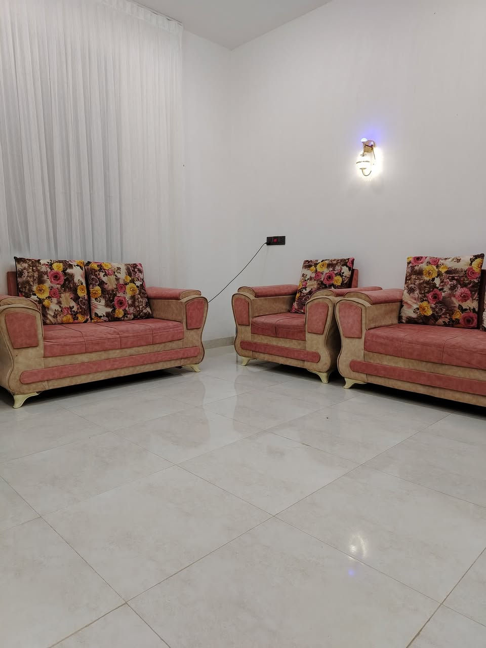 تخم للبيع السعره ١٥٠ الف والميز ٥٠ بيع مستعجل للاستفسار واتساب ***********
