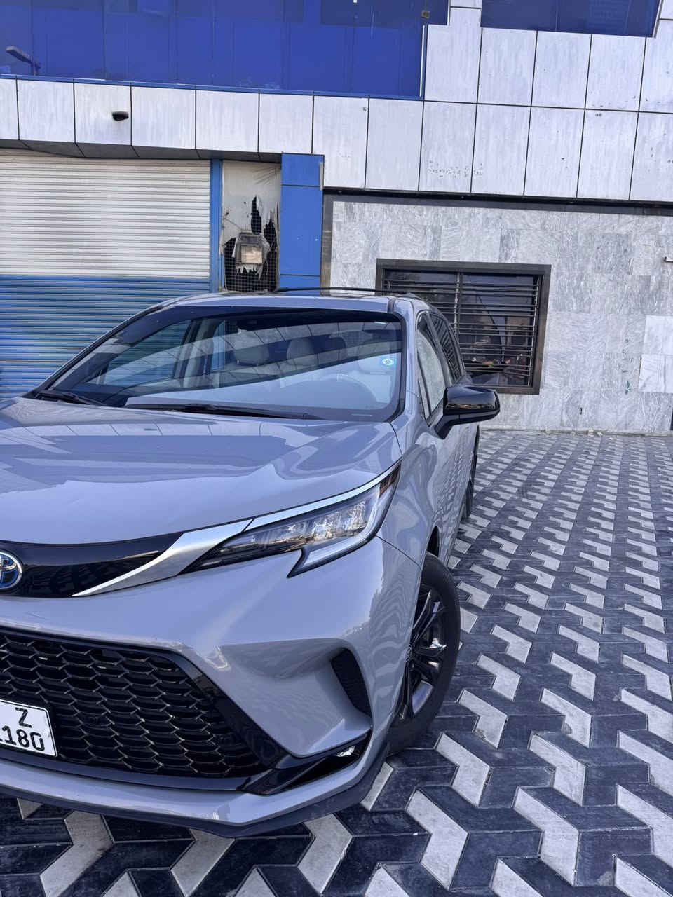 بسم الله الرحمن الرحيم
تويوتا سينا 2024 xse هايبرد 
مواصفات الxse معروفة تجي فول مواصفات
حادث جاملغ خلفي موضح بلصور 
السعر 325$
للأستفسار
***********
مكاني بغداد
