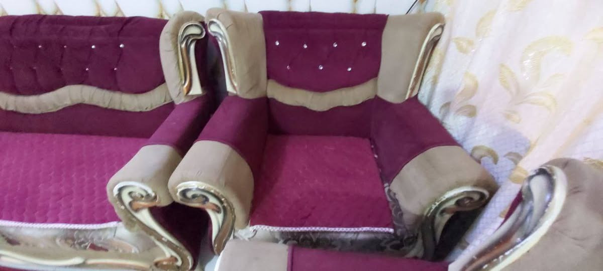 تخم ١٠ مقاعد مستعمل للبيع
السعر 200الف وبي مجال 
المكان بغداد الشعله
الرقم للاستفسار ***********
