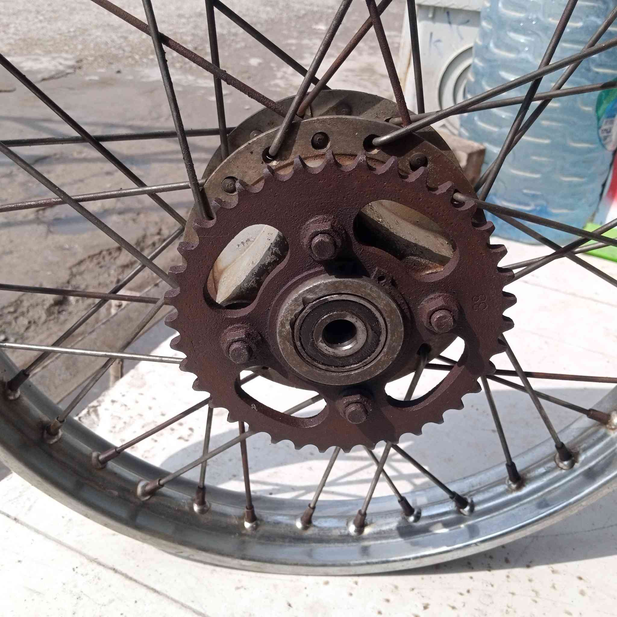 سلام عليكم ويل خلفي دراجه اربعه كير للبيع
بعده بلادي مستخدم شي قليل بس شويه بيه زنجار 
السعر 25


**إذا كنت صاحب هذا الإعلان وتريد حذفه لأي سبب، رجاءا أرسل رسالة إلى الدعم الفني**