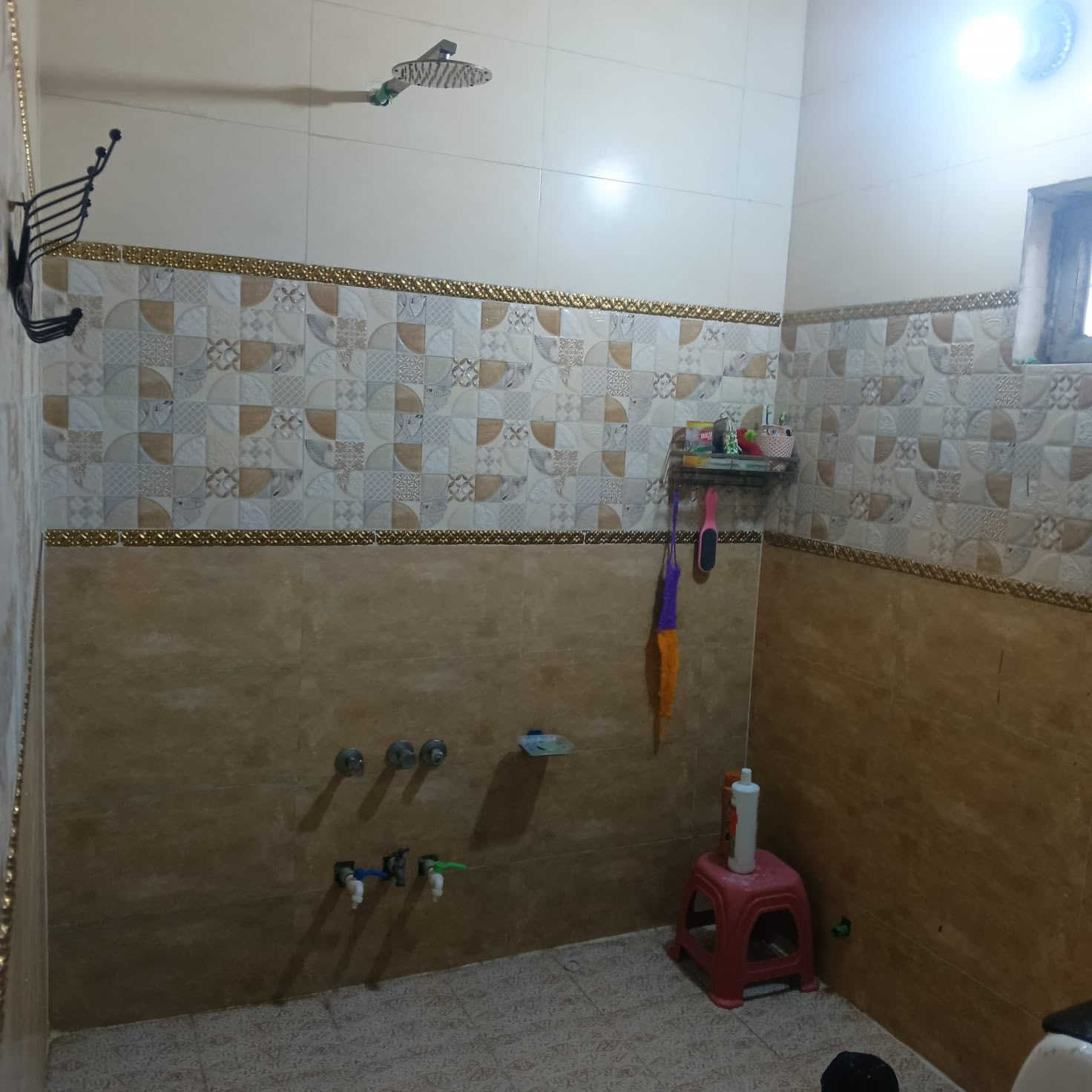 السلام عليكم
دار للبيع المساحه 250م شهداء التصنيع مقابيل الطابو زراعي قرار 117 
يتكون البيت غرف نوم عدد 2
استقبال مطبخ طرمه حديقه بيت كامل 
السعر ٩٥وبي مجال للاستفسار ***********
