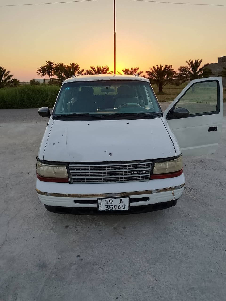 سلام عليكم دوج كلازر محرك وكير جدد تخم تاير حداديه نضيفه دواخل جديده كشرها نضيف مثل ما موضح بلصور رقم انكليزي تحويل مباشر
‏‪***********‬‏
