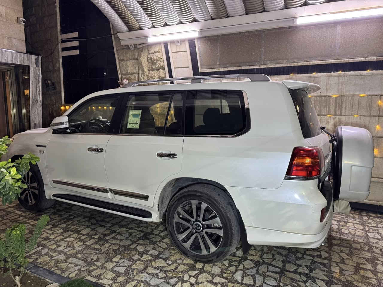 لاندكروز 2014 خليجي 8 سلندر VXR نضيفه مابيها اي صبغ مكفوله من كلشي ماشيه 96 الف رقم اربيل تحويل مباشر ب اسمي السياره ، السياره موجوده ب بغداد سعرها 44,000$ وبيها مجال بسيط
للاتصال والاستفسار : ***********
