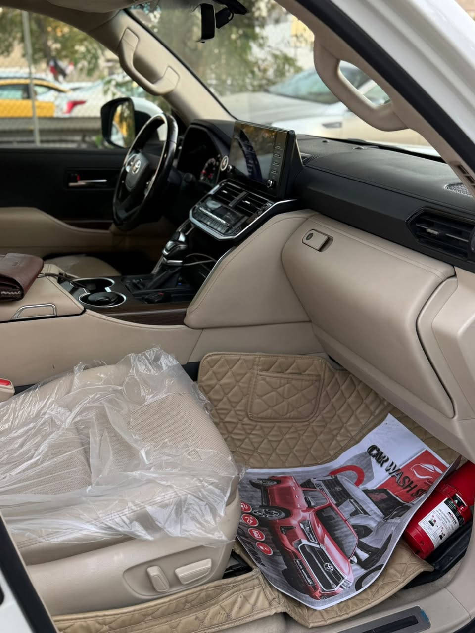 السلام عليكم
لاندكروز مديل ٢٠٢٤ بريم ماشيه ٤٢ مكفوله 
السعر ٦٨٨ 
***********
