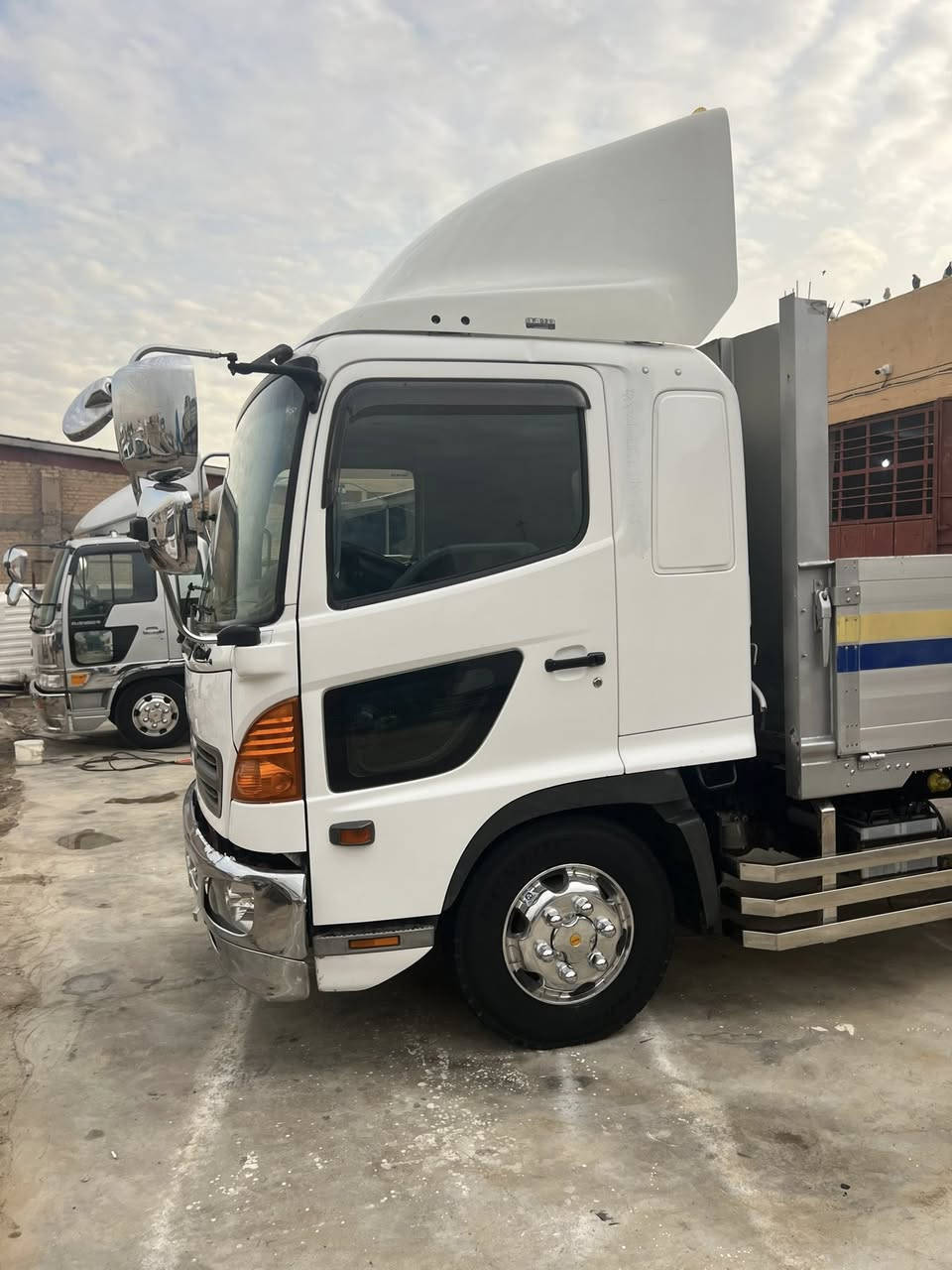 السلام عليكم سياره للبيع دخول جديد
موديل 2023رقم بغداد مكينه 80عادي سته وربع بلادي

العنوان واسط الصويرة ***********
