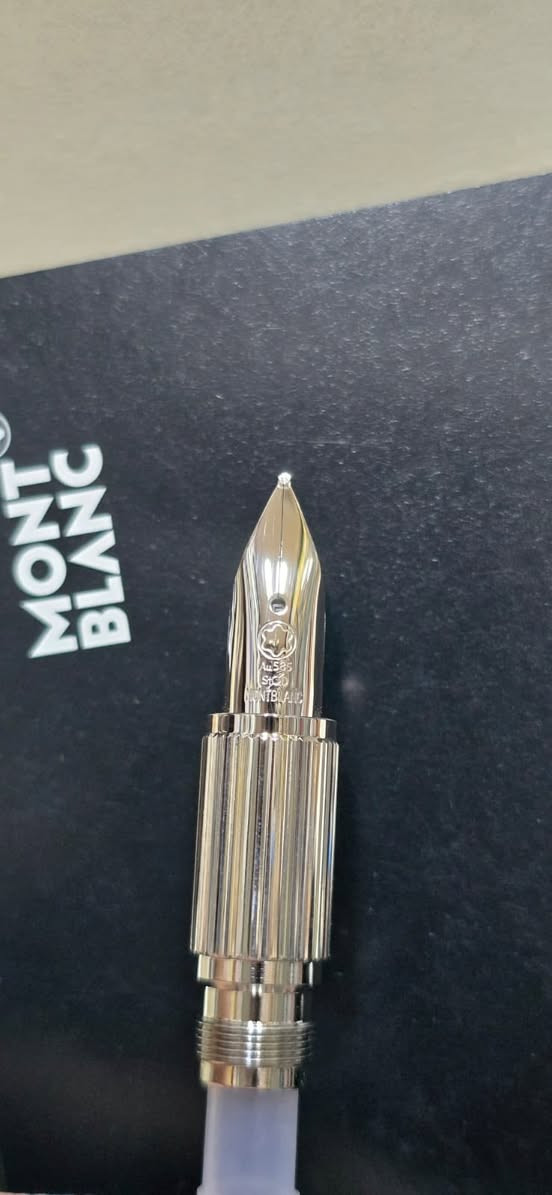قلم مونت بلان   (Montblanc) حبر 
ستار وولكر - النجمة الطايفة الأزرق  
الريشة مصنوعة من الذهب الخالص        
الماني اصلي الحجم M 
لوك غير مستعمل 
مع العلبه الاصلية
والكرنتي والمرفقات  
للاتصال ***********
