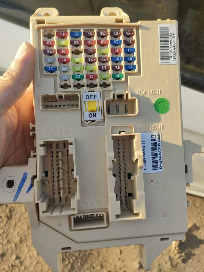 سلام عليكم! 😎 متوفر عندي غراض كيا رندو بكل ألوانه وأنواعه، وجميع الموديلات موجودة!
كونتورلات بارخص الاسعار 
يوجد توصيل لجميع محافضات العراق 
للاستفسار التواصل ***********
