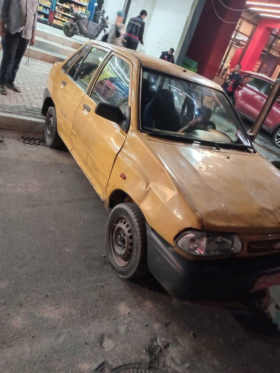 سايبه للبيع رقم بغداد احمر موديل ١٢سنويه عظم  سياره جاهزه  فقطالمحرك بيه صوت بكنابيع هلموجود سعر ١٠ بيه مجال قليل هاتف ***********
