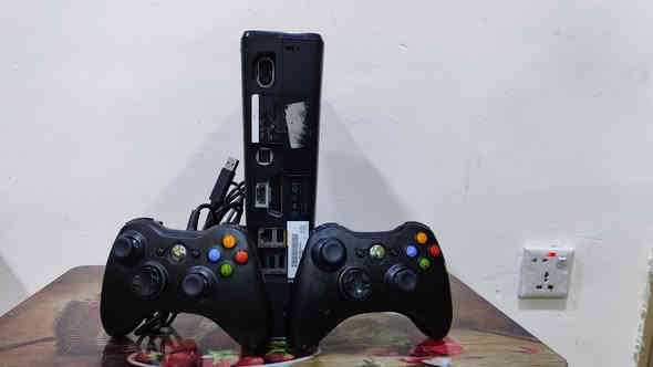 اكس بوكس 360 نضيف 100% يحتوي على جوستك اثنين ويحتوي على 100 لعبه ومن ضمنهن فيفا 25 وبيس 16 وبيس18 وماين كرافت  السعر 125 وبي مجال لطييين لتواصل والاستفسار الانتصال على الرقم ***********مكاني كركوك ويوجد توصيل لجميع المحافظات العراق
