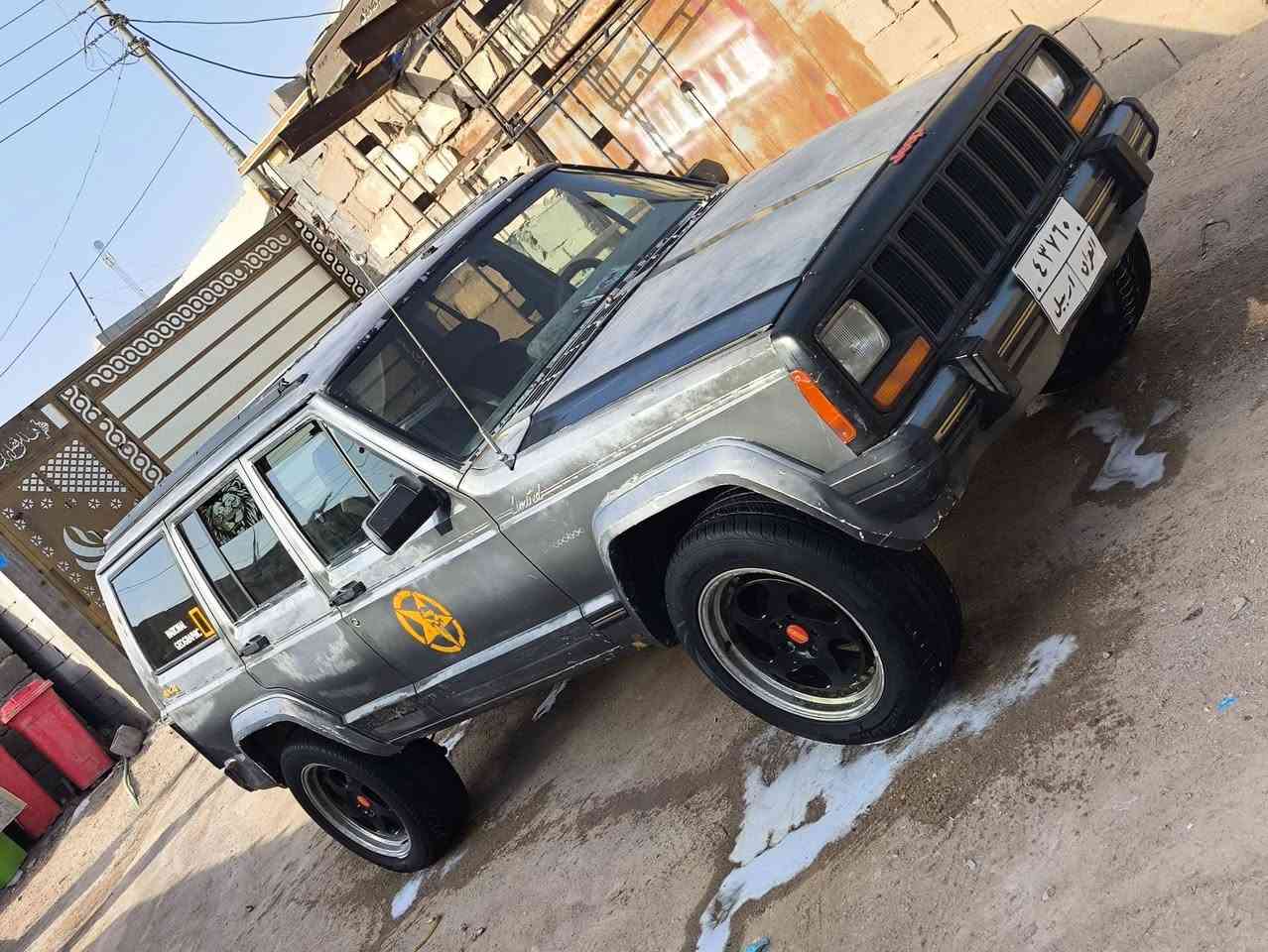 سلام عليكم جيب شيروكي مديل 1995مكينه بلاديه لا تنقيض ولا تبخير كلهه ع بلاد ترايك وين ماتريد سنويه منتهيه صار سنه سياره حلوه وجديده تجي وتكلب السعر 22وبيه مجال لشراي مكاني بصره كرمه علي #رقم ***********
