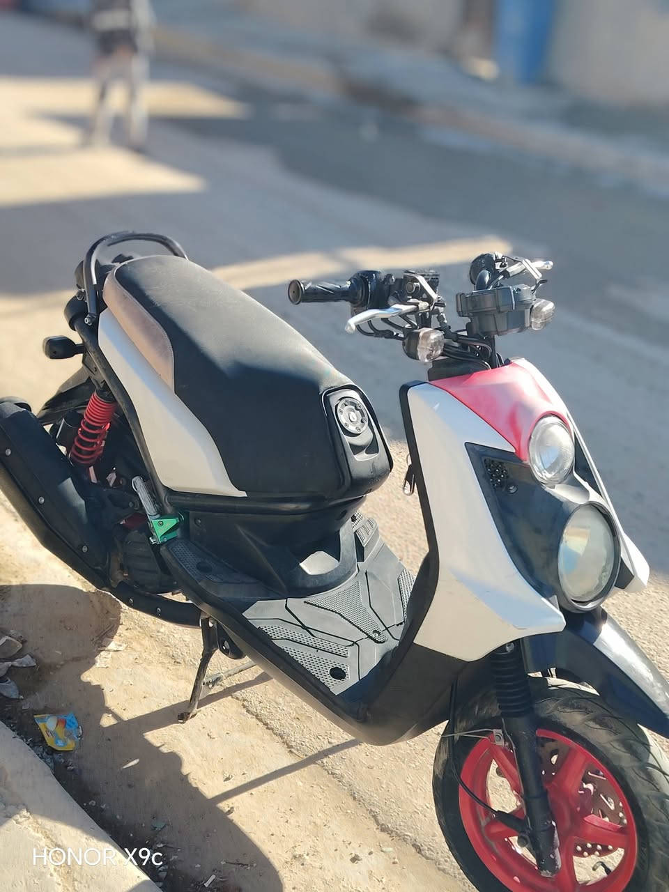 سلام عليكم سكنس جبلي. مكينه ما مفتوحه.  الصبح نكره سلف ؛ كل نقص ما بيه مثل ما موضح بل صوره أوراق كامله منفيس مكاتبه، كلشي بيه شغال كهربائيات قفل جنطه. قفل استيرن. قفل جوزه، دبلات شغاله. تايرات جديده. دهن جديد. المكان. مدينة الصدر. السعر 1.200 الرقم ***********
