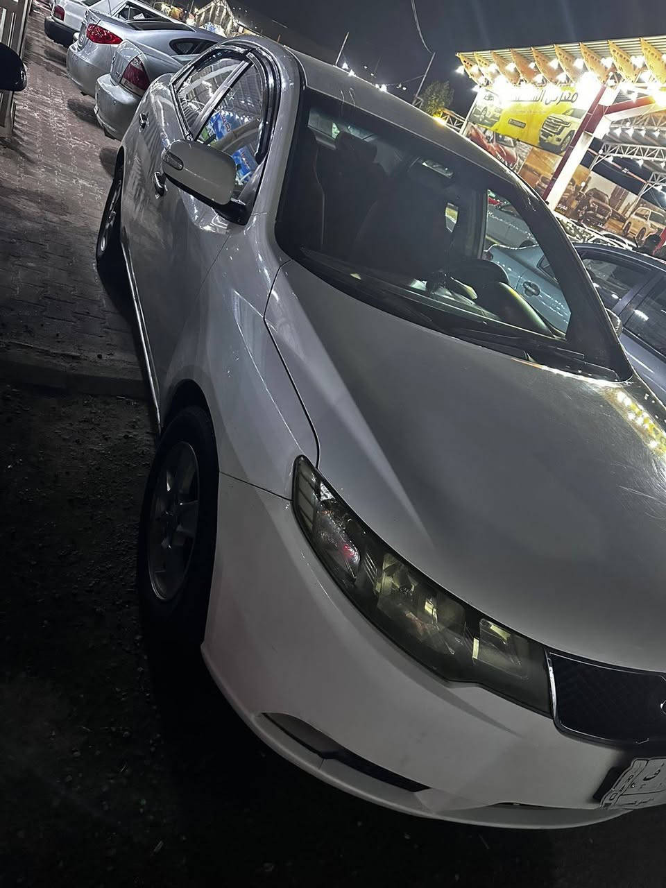 للبيع سيراتو 2010
مكينه وكير كفاله تبريد شغال سياره بيه قطعتين صبغ 
سعر 93 وبيه مجال 
سياره باسمي مكاني النجف 
‏ ***********
