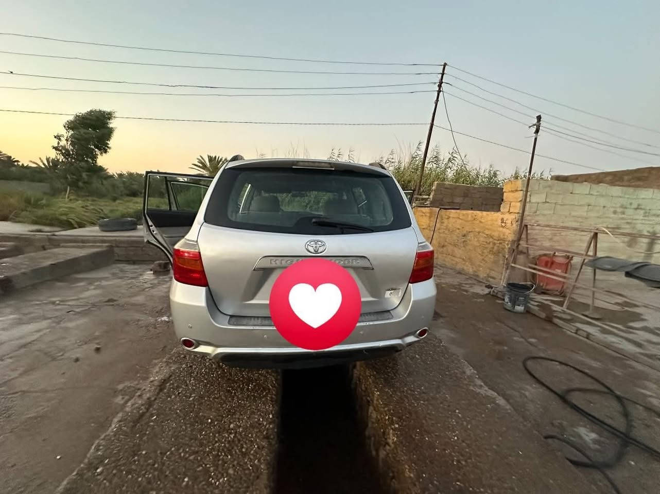 سلام عليكم. للبيع
هايلندر مديل 2010 

رقم بغداد بسمي مشروع وطني 

الون رصاصي 

مكينه 6 سلندر المرغوب 

تبريد تدفئه جاهزه من كلشي

شاشه تحكم استيرن 

كامره دواره

فتحه بل سقف 

تخم تاير جديد 

كشن السايق كهربائي 

7راكب تبريد ٣قطع 

بيها صبغ جمرلوغ والبنيدً جراد وعندي صورها قبل الصبغ يعني قطعتين صبغ   سياره جاهزه من كل النواحي ومتعوب عليها مال بيت استخدام شخصي 

السعر 150وبيهاً مجال بصيط

مكان السياره ديالى

***********
