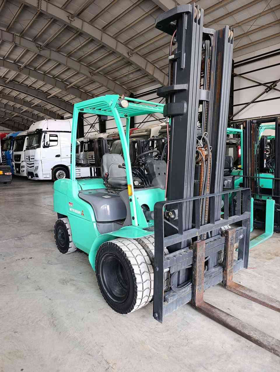 بيش الرافيعات الشوكية 
عالم الرافعات في العراق میسبوشي 2012
 حجم  3 طن و نص مستخدم أوربا فقط
 دخول جديد  جب عالي 3 قطع 3 حركات
 ارتفاع الجب  6.5  مترات    محرك s4s  ديزل  آوراق منفيس مؤقت مشتغله قليل
 شوكيه مكفول كفاله عامە   اتصل بنا لمعرفة السعر
 ***********  ابو ڤاران
 او مراسله واتساب  يوجد توصيل 🚚 الى جميع المحافظات @جميع
