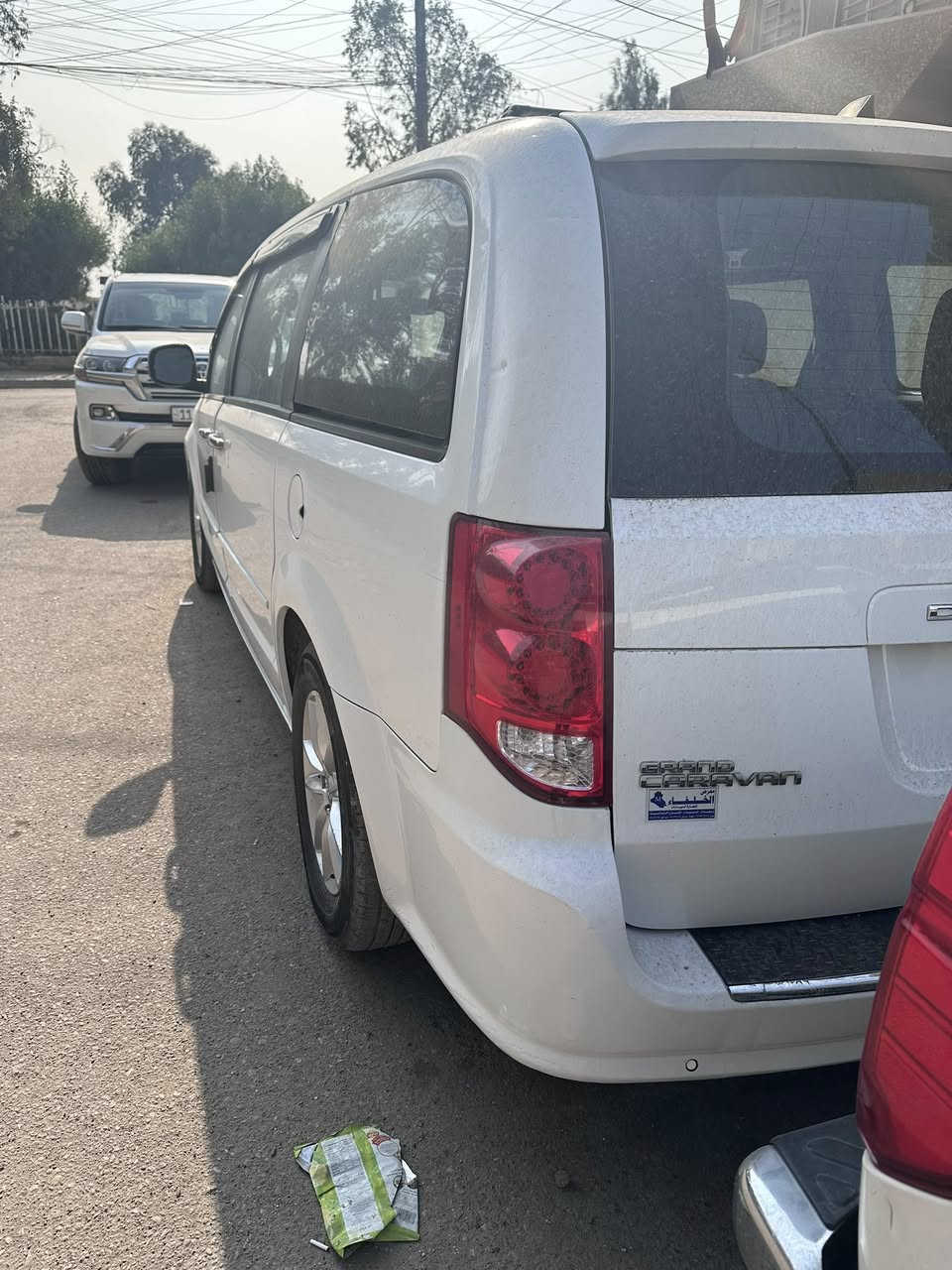 السلام عليكم دوج كرفان ٢٠١٦ للبيع السعر 18000$سيارة بدون صبغ  صار بيه طخة بخشم الجاملغ الأيسر البنيد وبدلتهن بقطع ابلادية نفس اللون مكينه كير مكفولات بيه منظومة غاز شاديله سيارة مابيه اي نقص خير من الله ثلاث قطع تبريد شاشه أندر ويد الاتصال ***********
