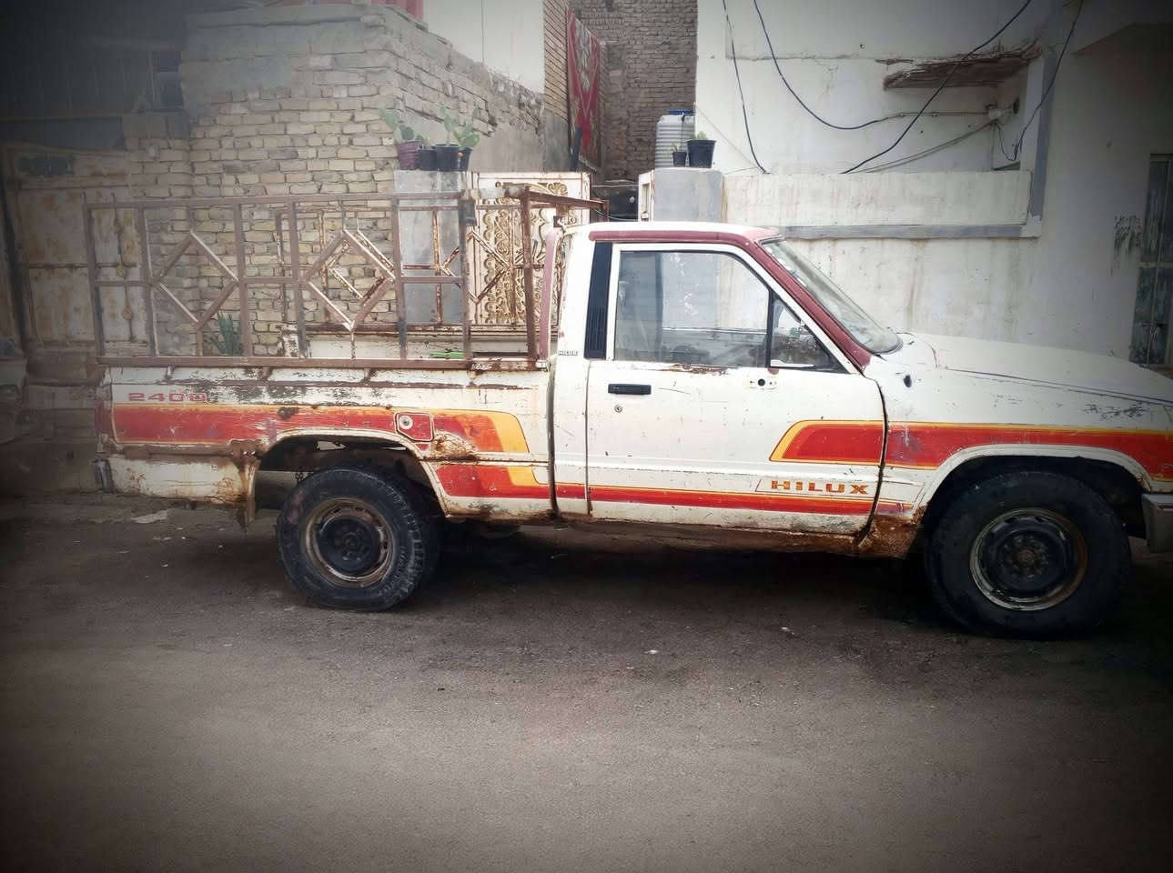 سلام عليكم
بيكم 1988
كير ومحرك واكسن مكفولات وتخم تاير رقم اصفر صدامي 
رقم الهاتف ***********
السعر 15 ورقه
