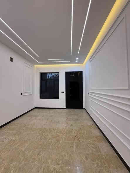 ⚜️ للبيـــــــع في السيديــــــــــة  ( الاعتماد الهندسي للعقار )
دار سكن  مساحة : 80 م 🔻 الواجهة : 4   متر     نزال : 20  متر 

الموقع :: الضباط الحديثة موقع مميز خلف شارع التجاري   
🟦
درجة اولى  واجهة مرمر وارضيات مرمر 
يحتوي الطابق الاول على:   استقبال ومطبخ   مع خدمات رئيسية + غرفة نوم 

الطابق الثاني : 2 غرف نوم وخدمات رئيسية

الطابق الثالث : غرفة نوم مع خدمات

‎(التعامل والتفاوض مع صاحب العقار مباشر)

🛡️ إذا لم يناسبك هذا المنزل، لدينا خيارات متنوعة تشمل منازل، وأراضٍ تناسب جميع الأذواق.

زبائننا الكرام بِكُم نَرتقي ونَتشرف بزيارتِكم ونَفتخر بخِدمتِكم 

✅ احصل على منزل أحلامك معنا، نحن مكتب عقاري موثوق ومتخصص في تلبية احتياجاتك السكنية
لاتتردد في زيارتنا او الاتصال بنا 
___________________________

***********-***********-***********
‎الفرع الاول / الـسـيـديــة الضباط مقابل افران الرباط
‎ الفرع الثاني /شارع العلوة مقابل مدرسة حلم الغد الاهلية 
‎الفرع الثالث / عرصات الهندية مجاور فندق بلوم 

‎‏‎زبائننا الكرام بِكُم نَرتقي ونَتشرف بزيارتِكم ونَفتخر بخِدمتِكم ❤
