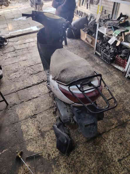 سلام عليكم دراجه بريز للبيع شغاله وكلشي مابيها نقصها بس بجم واس لايت كامله الدراجه قفلها 200 الف العنوان بغداد الشعب رقمي ***********
