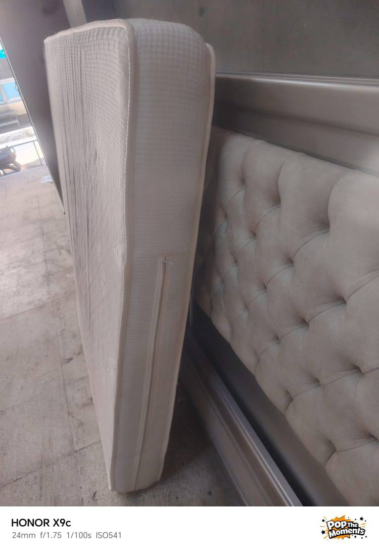 تخت صندوق مع فرشو  الغرض 140 الطول 2مترين السعر مليون و400الف
0984886596📲📲📲


**إذا كنت صاحب هذا الإعلان وتريد حذفه لأي سبب، رجاءا أرسل رسالة إلى الدعم الفني**
