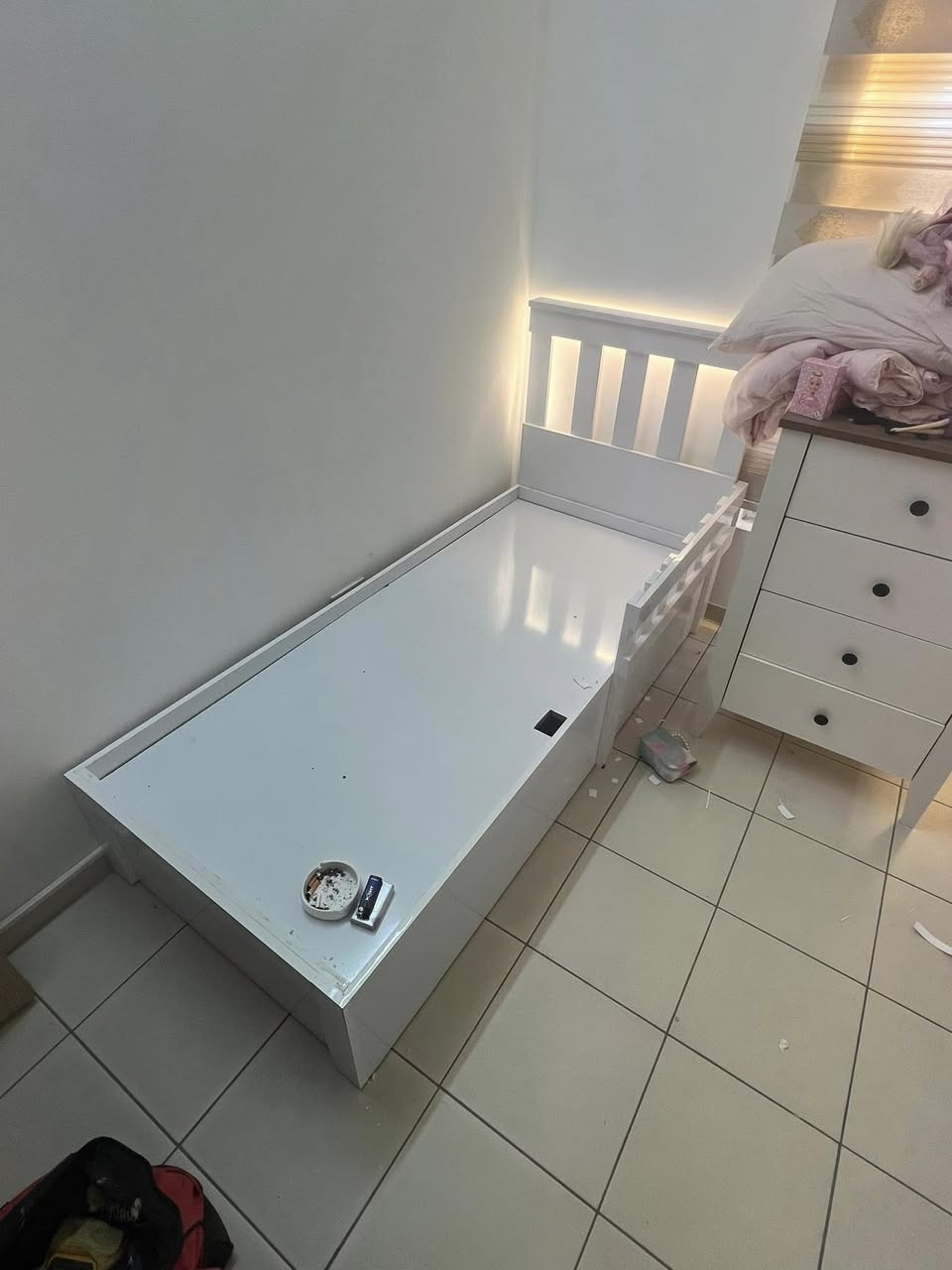 اله هالي مجمع بسمايه عروض 
سرير ابو نفر  سعره ١٣٠الف وي توصيل خشب تركي شرط متانه وقوه وضمان الستفسار *********** واتساب 
***********
