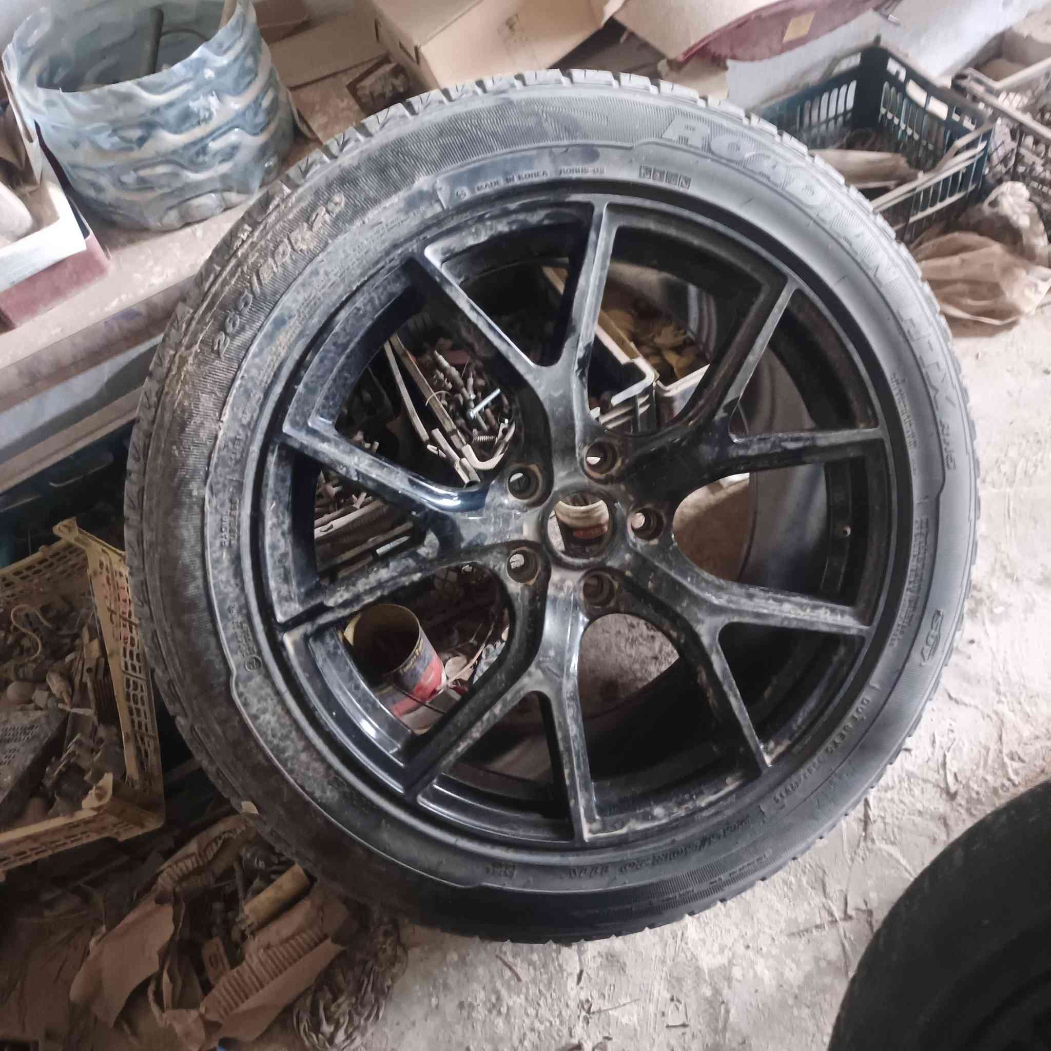 سلام عليكم وياله هنا وتايراتهن بعدهن لوك لا شخط ولاطعج ولاخدش زغير فول السعر 275وبيهن مجال لطيبين ***********
