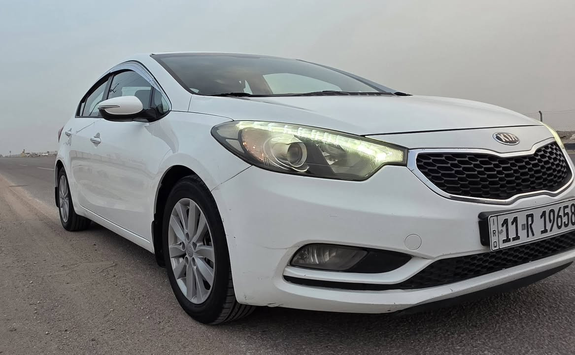 سيراتو 2014 خليجي رقم بغداد بسمي  مكينه 2000  فتحه وتحكم ستيرن جهتين تخم تاير جديد
بيها صبغ نص الجاملغ الايسر وربع البنيد بدون دواخل 
مكان السياره النجف 
السعر 125 
***********
