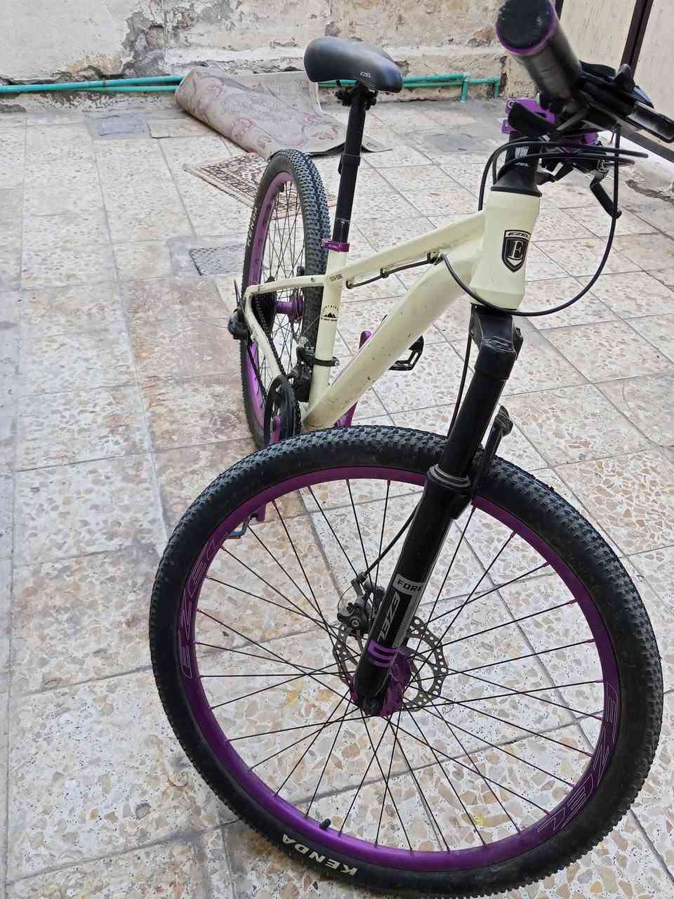بايسكل جبلي حجم 26 
استخدام قليل بداله امامي 3 خلفي 7 
السعر 140 وبي مجال 
***********
*********** للأستفسار
