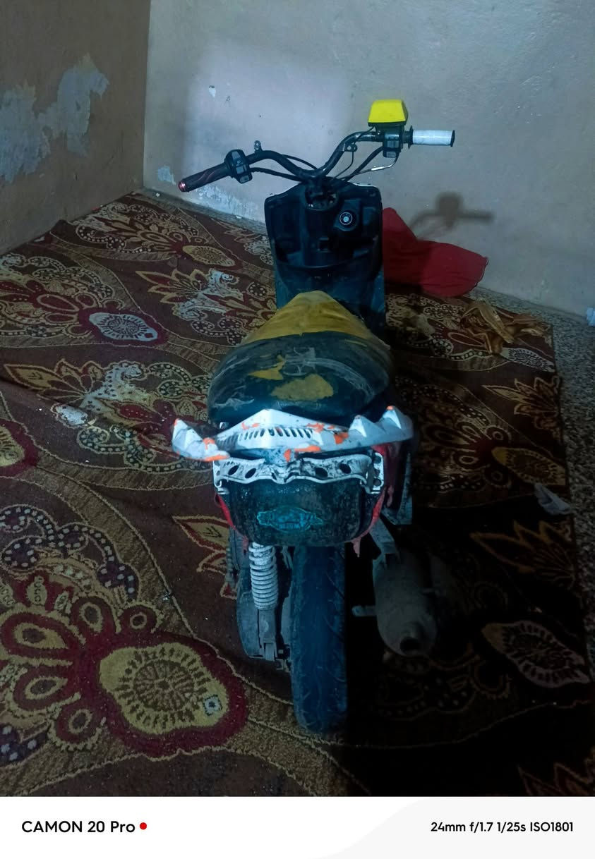 سلام عليكم دراجه للبيع ماكس عدله مال لعب مزوده  شلعه تخبل صالنصه رياضيه شغاله من اول هندر دراجه تشك كاعد الله وكيلك خيط تبخير ما بيها رقمي *********** السعر 300بيها مجال بسيط جماعت 250 رجائاً بدون احراج
