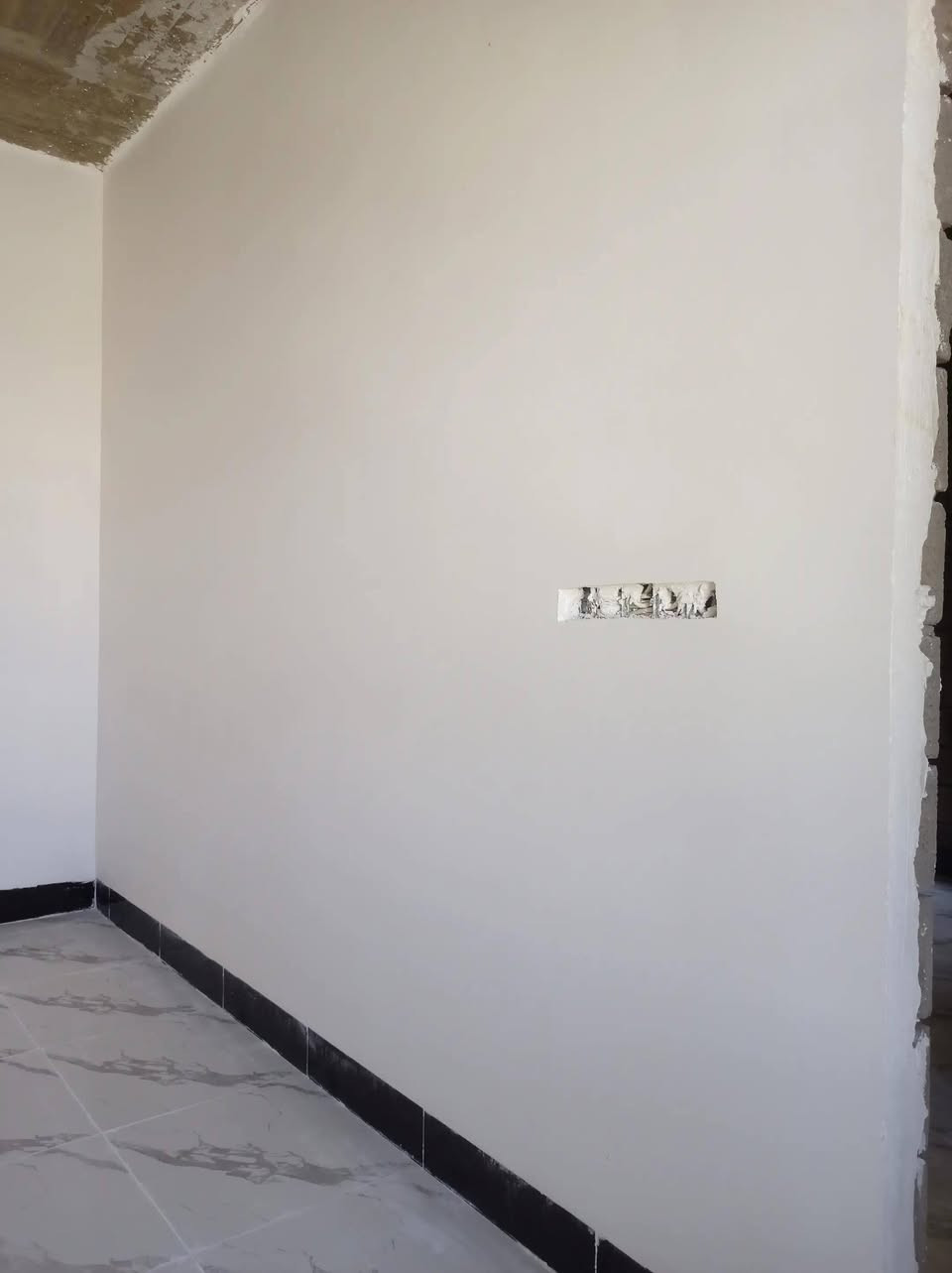 سلام وعليكم اصطه بياض متفرغ  شغل نضيف ودرجه اولى شرط هندسي وطبگ مسطره  ***********
