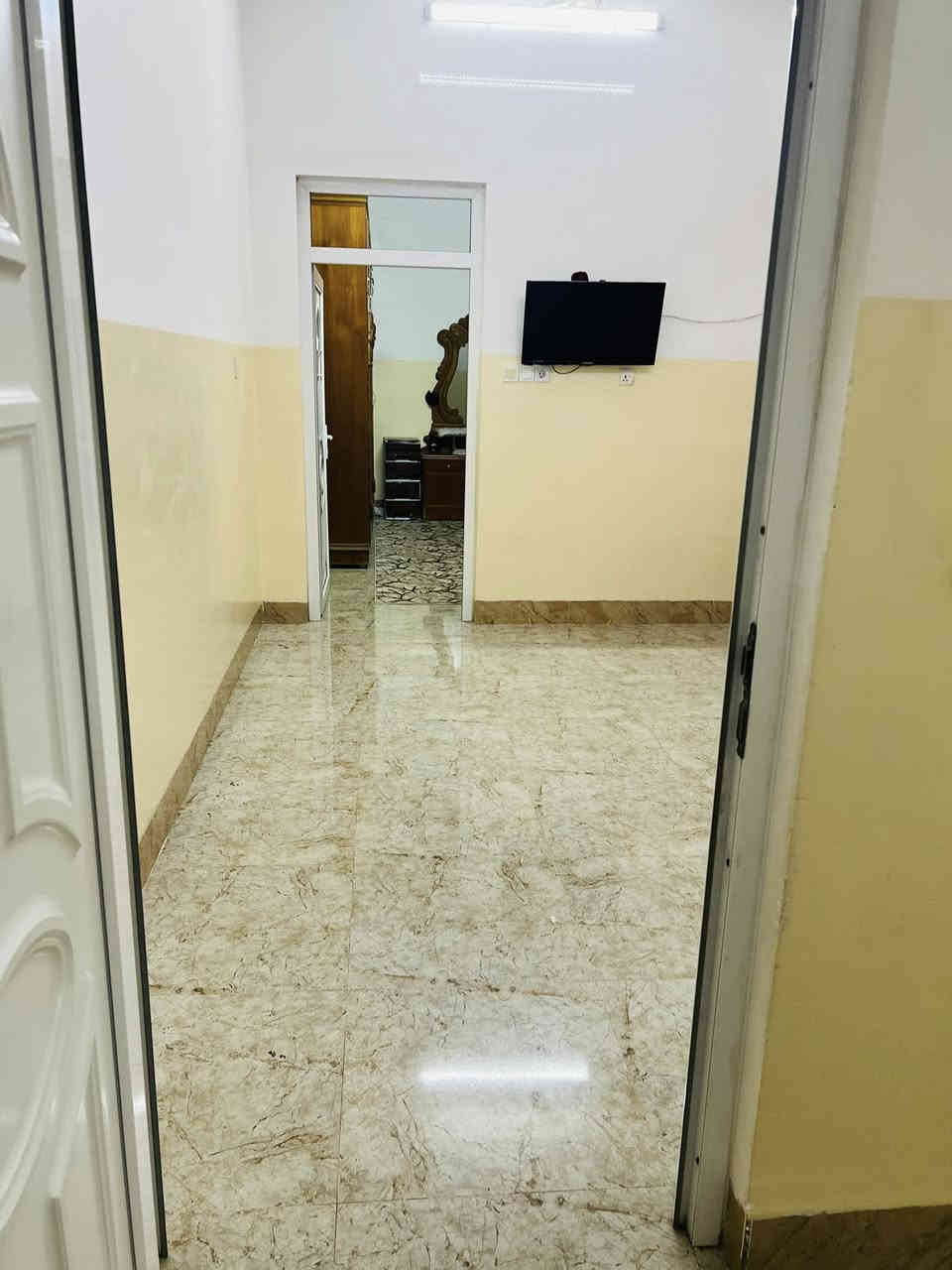 بيت بيارمجه الشرقية قرب جسر حي السلام  سند طابو مساحته ١٠٠متر واجهة ١٠  ونص طابق واحدغرفه واستقبال وهول ومطبخ 
السعر ٧٥وقابل لتفاوض
***********
***********
#مكلف_بالنشر_خابر_عل_خط
