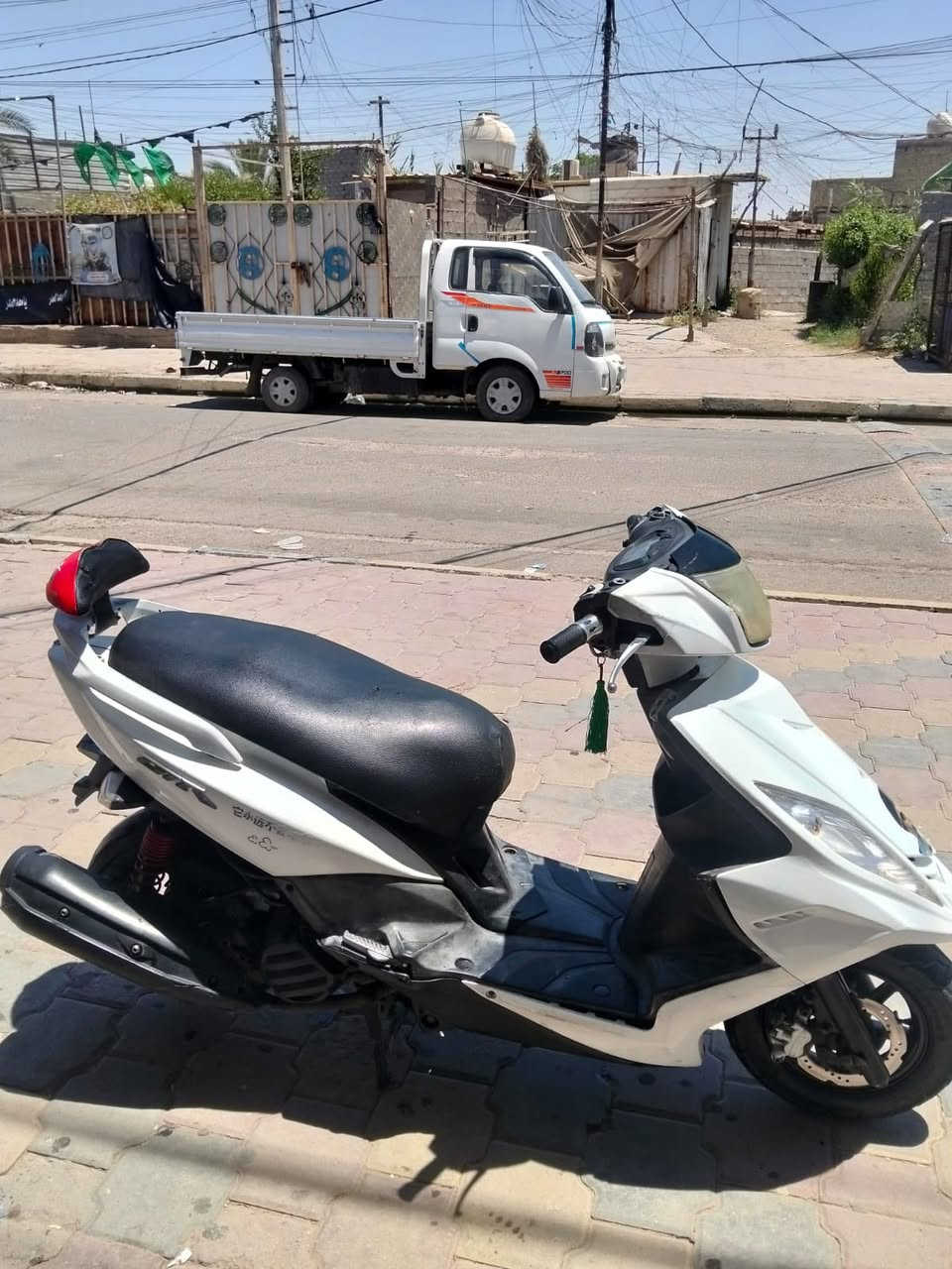 سلام عليكم دراجه جيتي ار مكفوله محرك.  كهربائيات شغاله كلها. عبيها بس بجم تجاري ومتصدع الماميه مكسوره  بس دراجه نكره بكل وقت  ريدها ٦٥٠ وبيها مجال مكاني بغداد شماعيه *********** خابر وتدلل.
