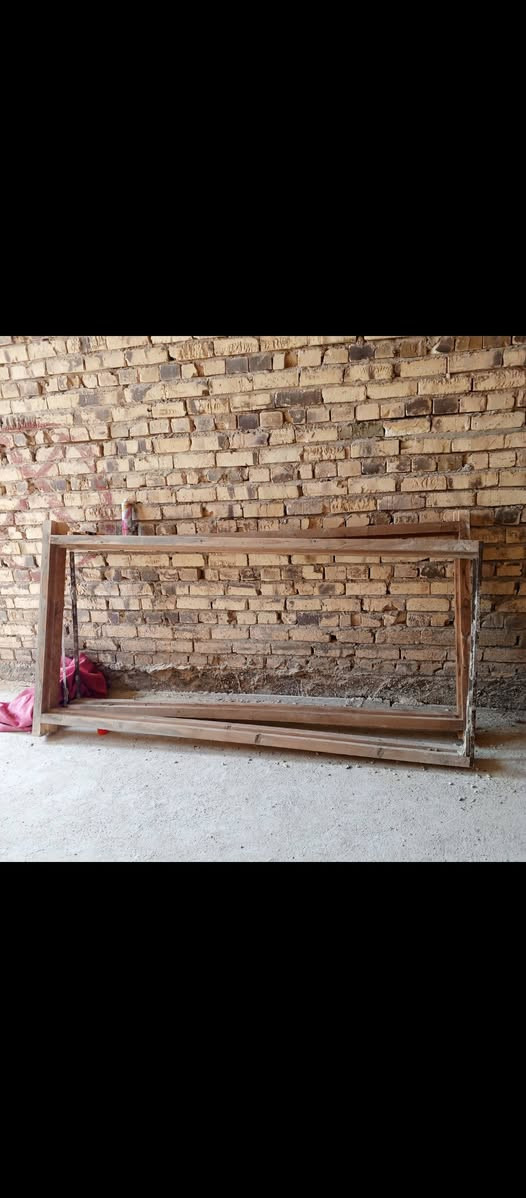 السلام عليكم يوجد  جراجيب   لبيع خشب تسكام لبيع عدد 3 اثنين  ينشدن بالداخل واحده تنشد مدخل استقبال من الخارج ***********
