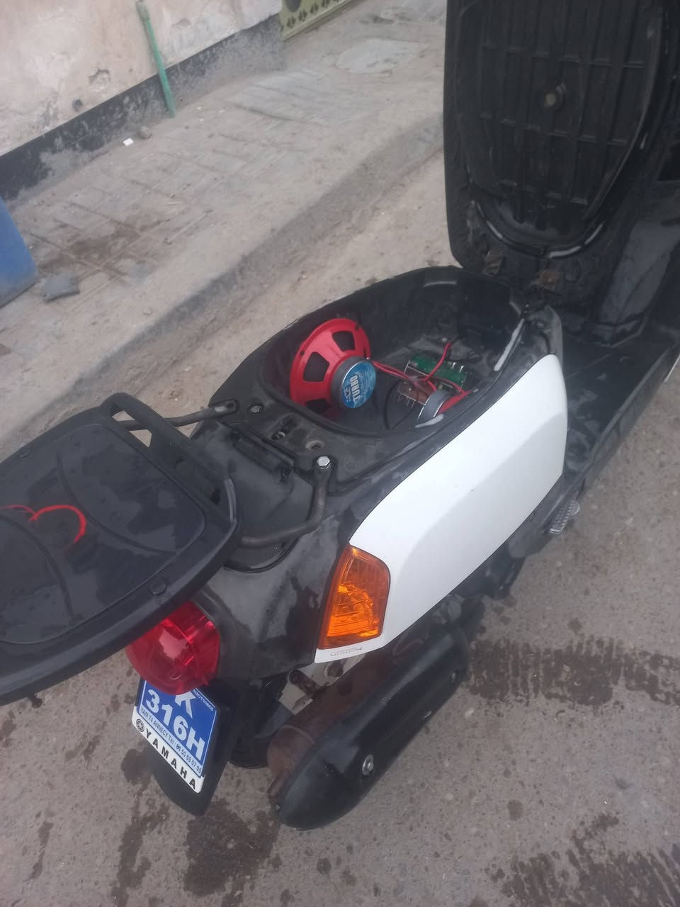 السلام عليكم دراجه بوليس للبيع دراجه نضيفة بيهة سستم سماعات مكاني بغداد السعر 600 وبيهة مجال رقم الهاتف ***********
