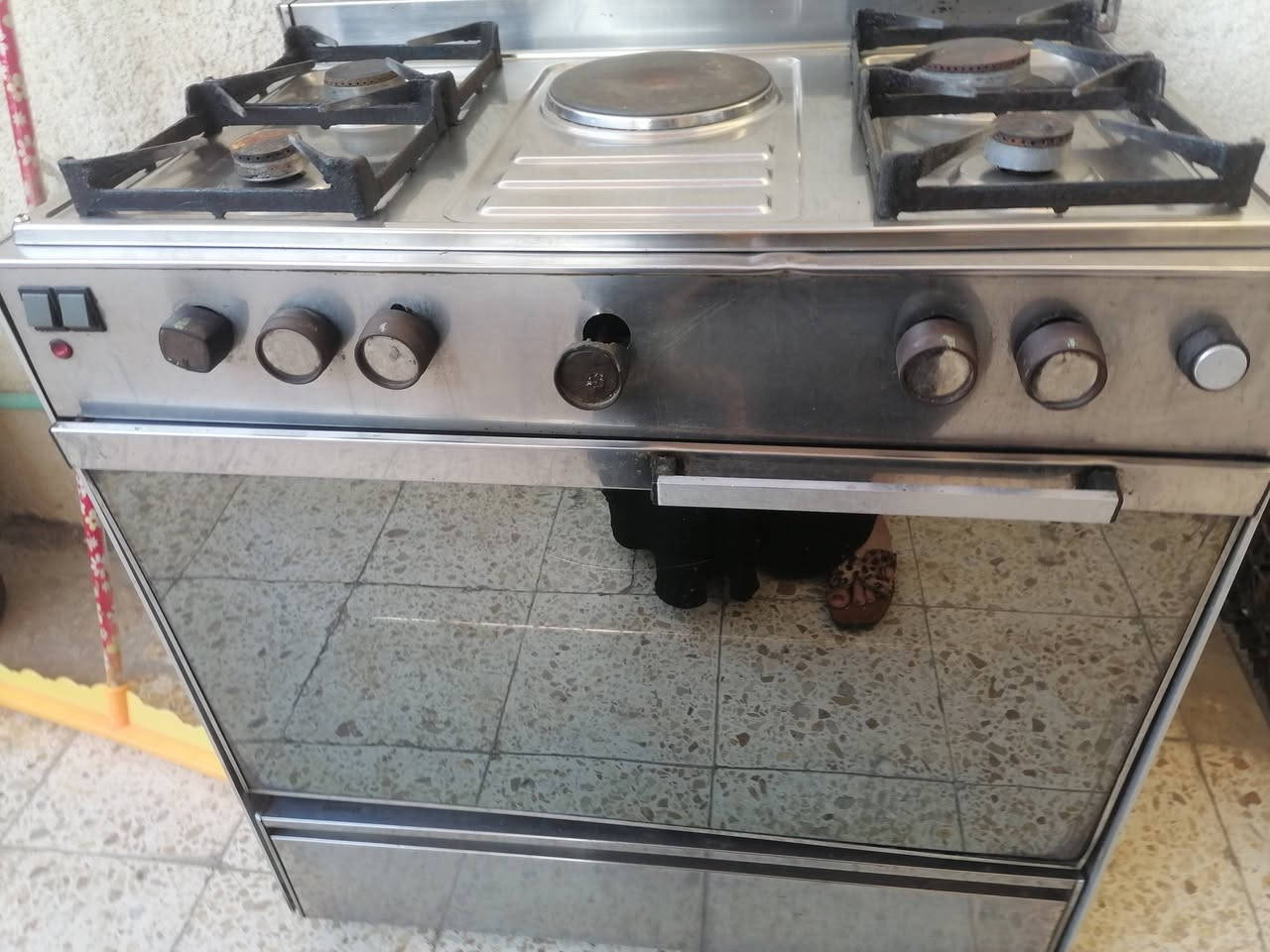 طباخ ايطالي نظيف شغال سعره ١٠٠ وبيه مجال


**إذا كنت صاحب هذا الإعلان وتريد حذفه لأي سبب، رجاءا أرسل رسالة إلى الدعم الفني**