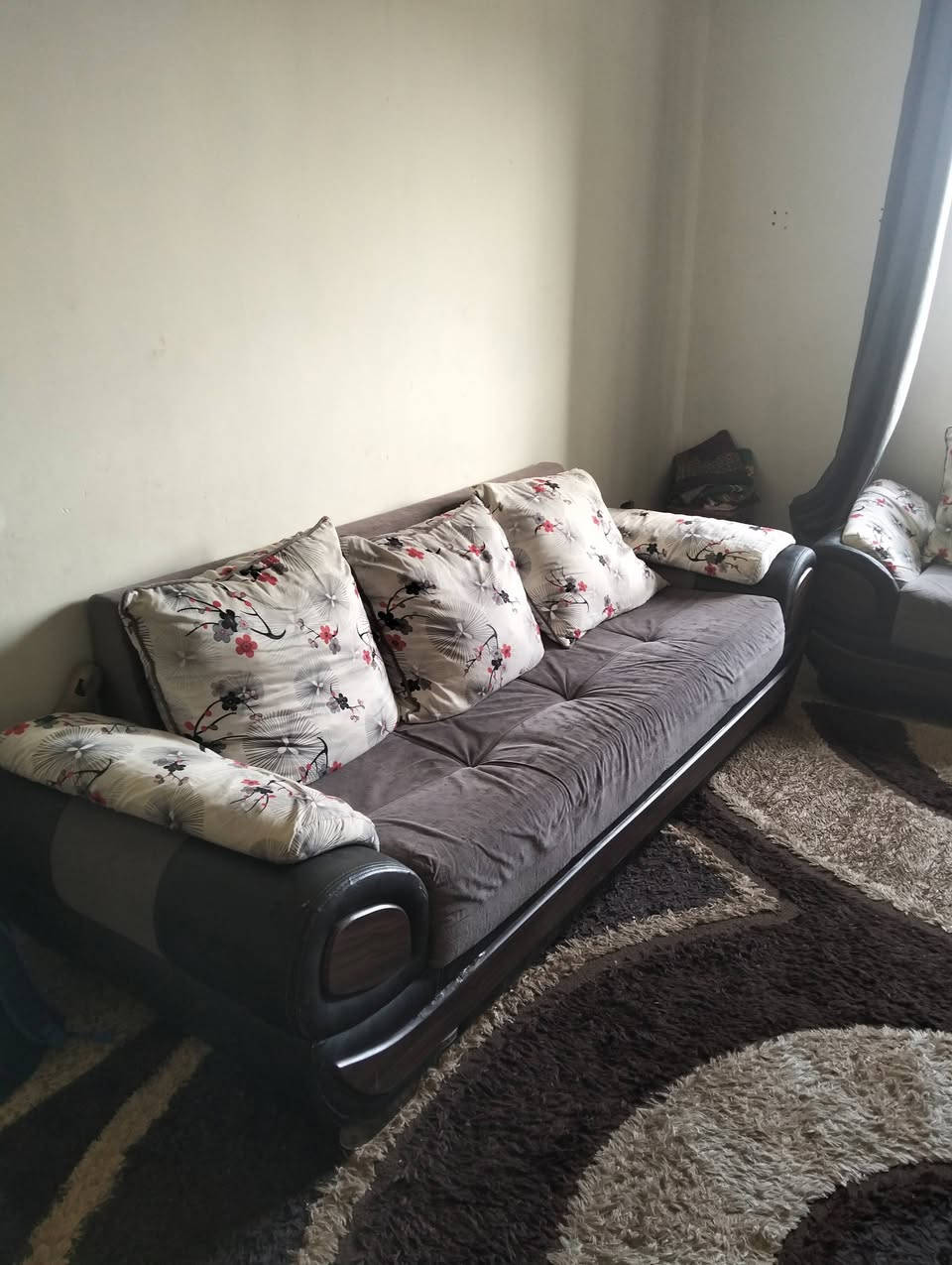 غرفة نوم نضيفه وقنفات 5 قطع للبيع
سعر قنفات 150 وغرفة اخشاب تركي سعر 200
***********
